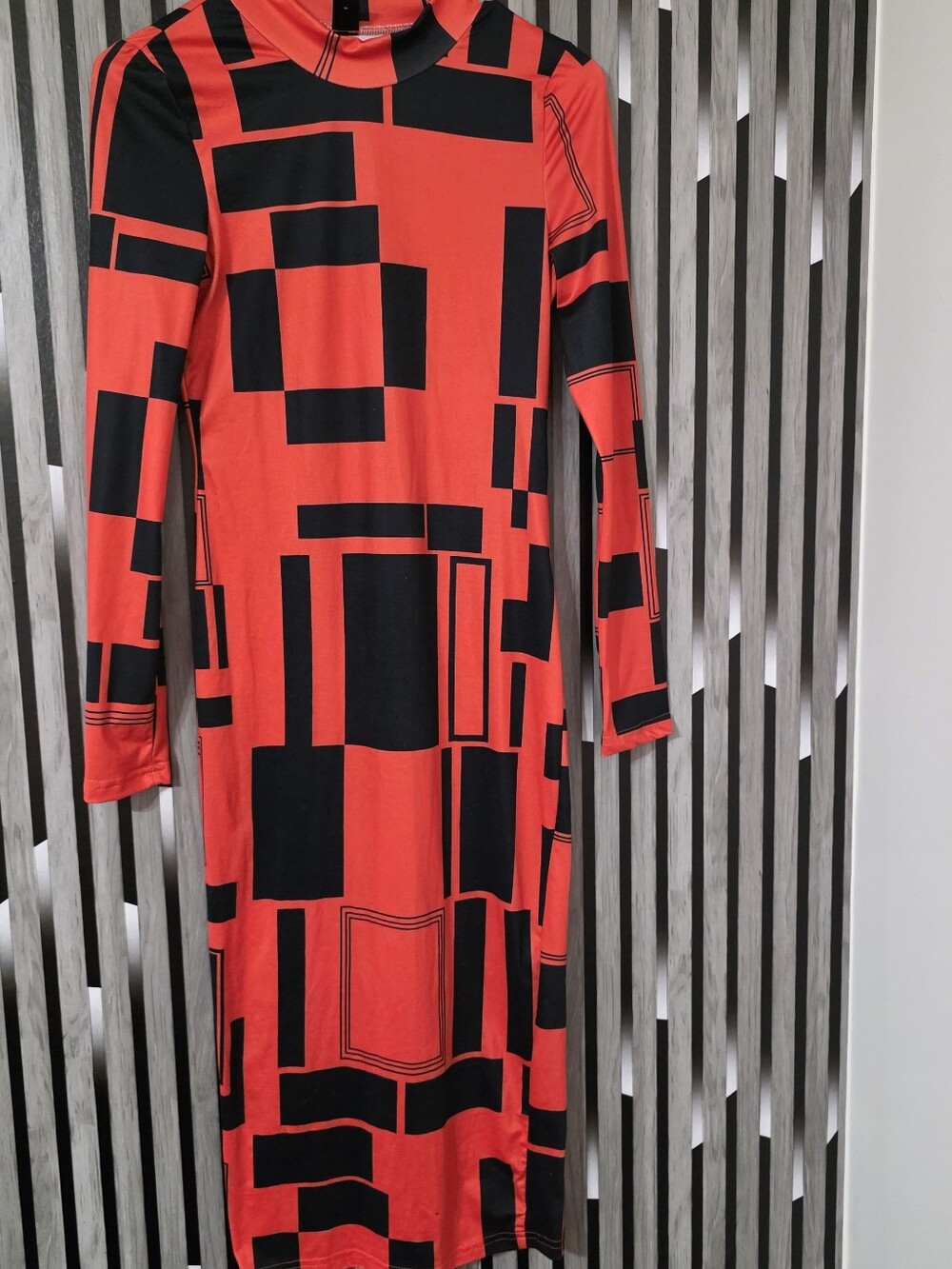 SHEIN Red and Black Geometric Long Sleeve Midi Dress